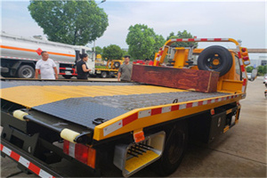 西固附近拖车电话号码服务